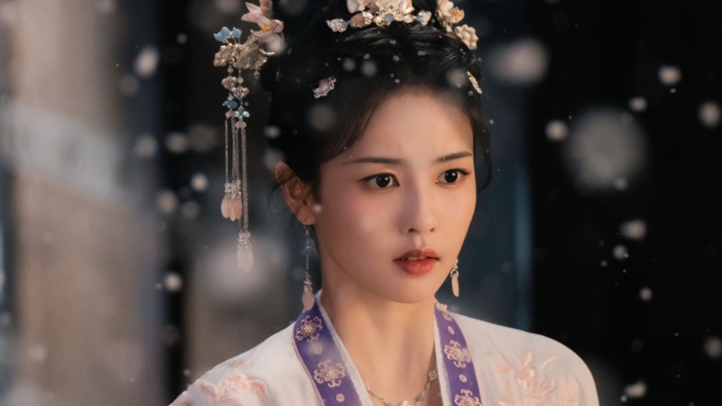 微博之夜白鹿张凌赫避嫌难掩默契，眼神流转引全网解码